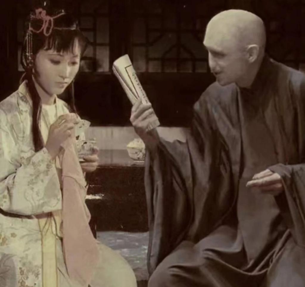 妈呀！差19岁姐弟恋，早就偷偷同居？