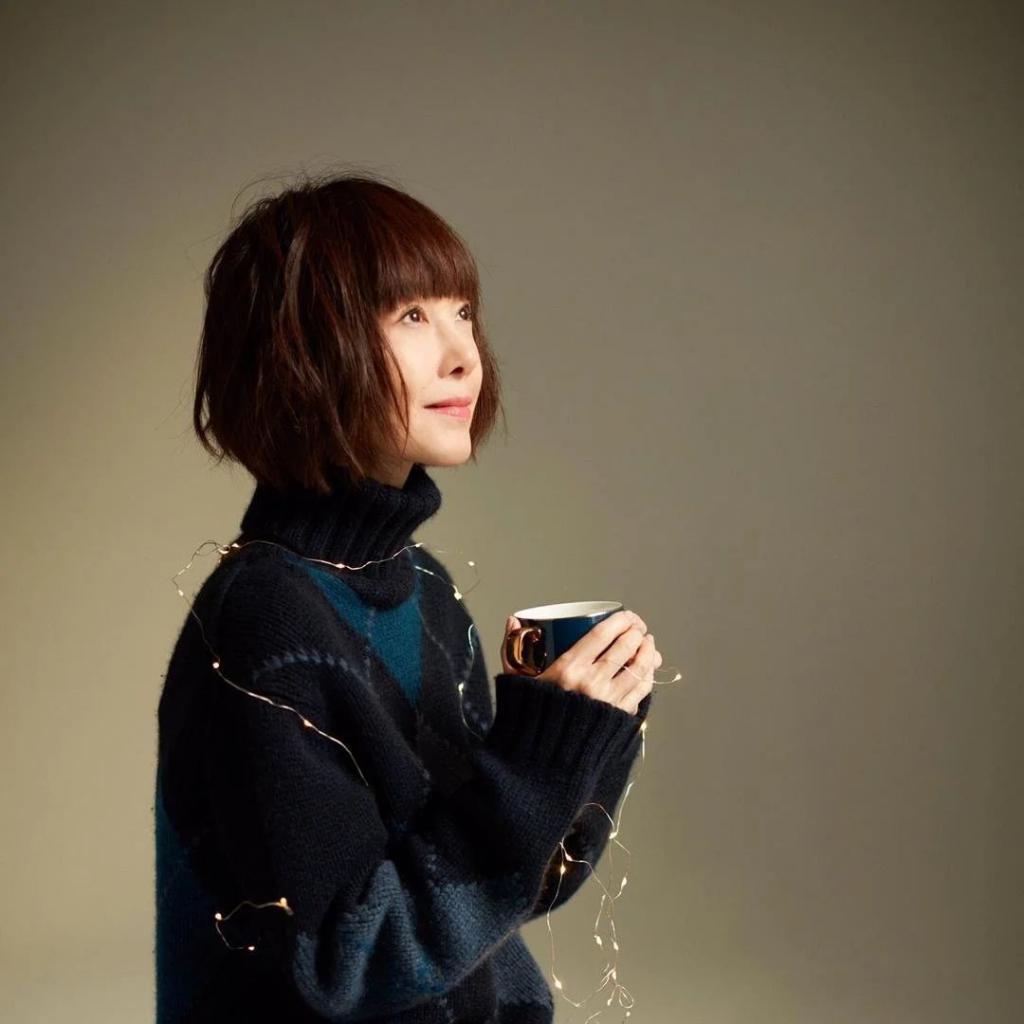 妈呀！差19岁姐弟恋，早就偷偷同居？