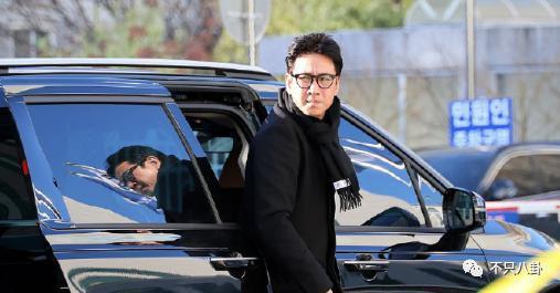 前一天还在开心聚会，第二天就自杀了？！