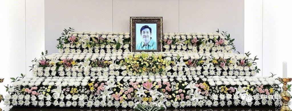 前一天还在开心聚会，第二天就自杀了？！