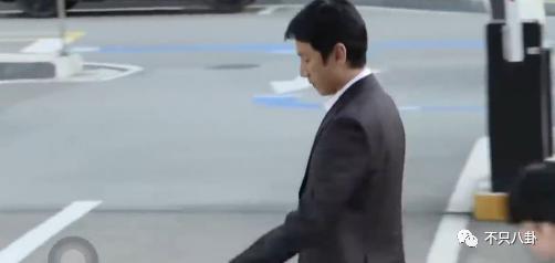 前一天还在开心聚会，第二天就自杀了？！