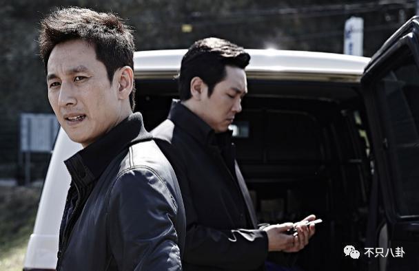 前一天还在开心聚会，第二天就自杀了？！