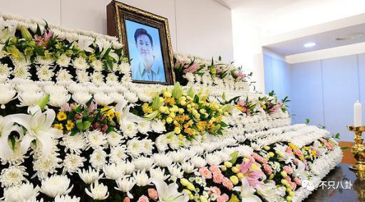 前一天还在开心聚会，第二天就自杀了？！