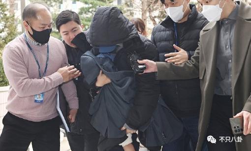 前一天还在开心聚会，第二天就自杀了？！