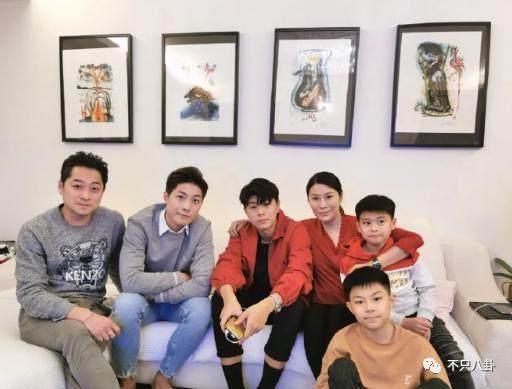 前一天还在开心聚会，第二天就自杀了？！