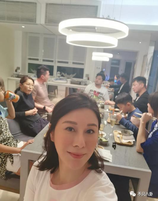 前一天还在开心聚会，第二天就自杀了？！