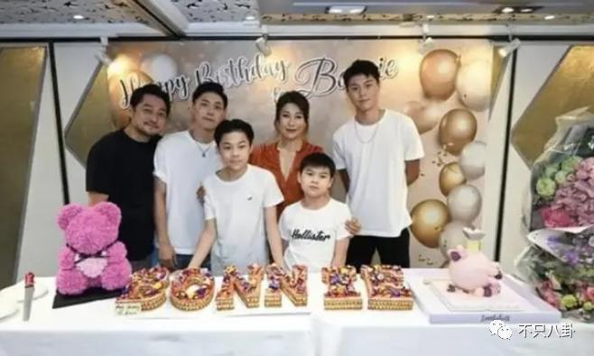 前一天还在开心聚会，第二天就自杀了？！