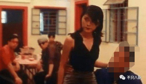 前一天还在开心聚会，第二天就自杀了？！