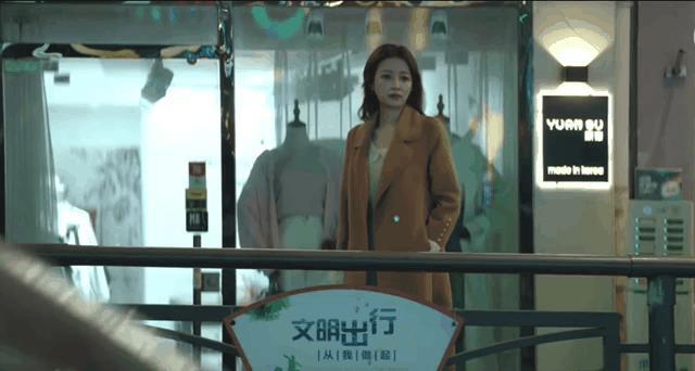 他俩甜归甜，只敢捂眼看…