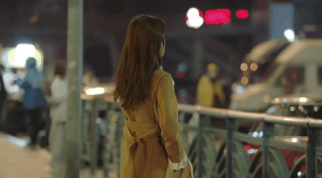 他俩甜归甜，只敢捂眼看…