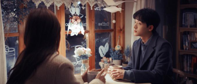 他俩甜归甜，只敢捂眼看…