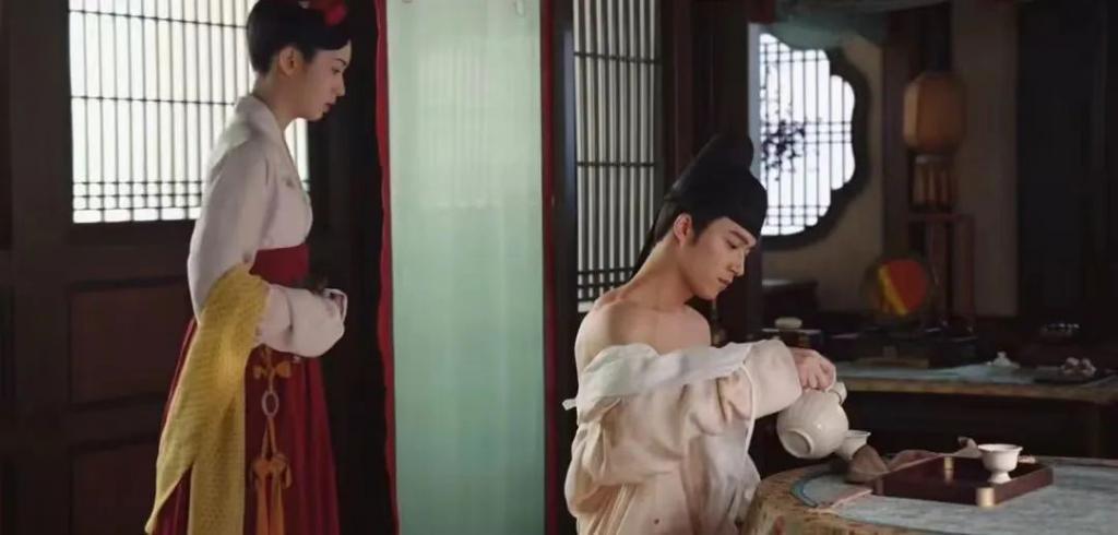 他俩甜归甜，只敢捂眼看…