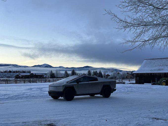 马斯克的2023：赚了7700亿，特斯拉和SpaceX很风光，推特却估值减半