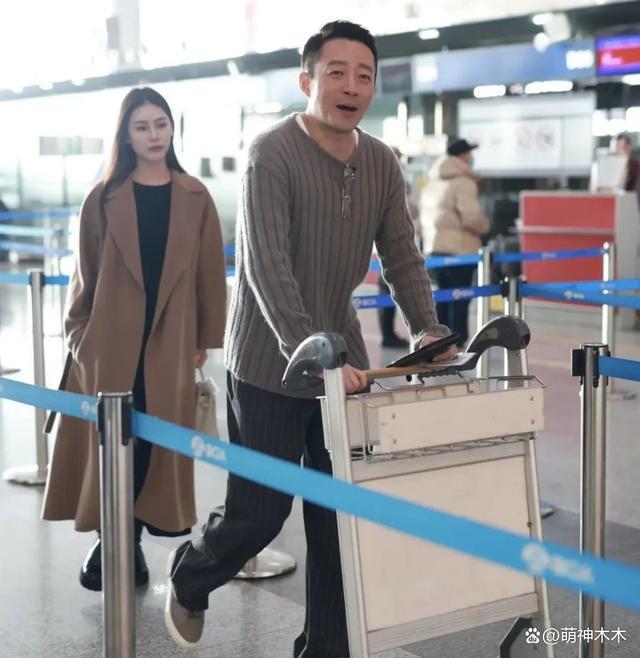 汪小菲公开新女友！两人携手返台跨年，动作亲密毫不避嫌