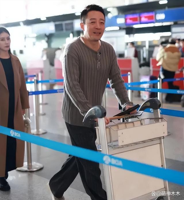 汪小菲公开新女友！两人携手返台跨年，动作亲密毫不避嫌