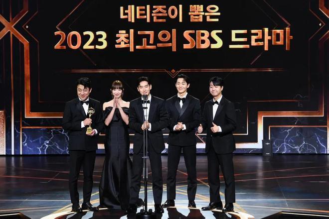 SBS演技大赏落幕 现场变成李善均追思会