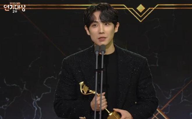 SBS演技大赏落幕 现场变成李善均追思会