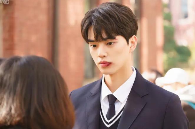 啊！刚逆回来的神颜又残了