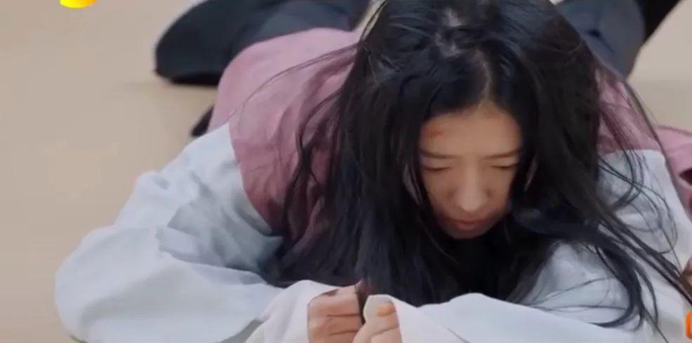 女演员表演时突然中毒！意识模糊、有濒死感……网友热议