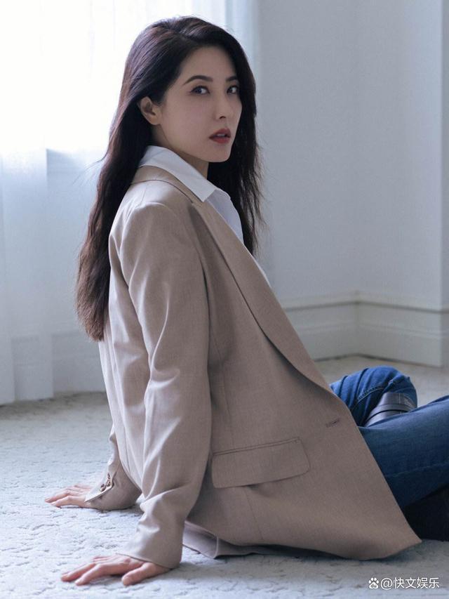 曾黎主持央视跨年晚会