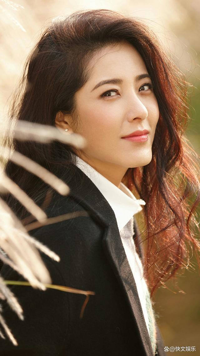 曾黎主持央视跨年晚会