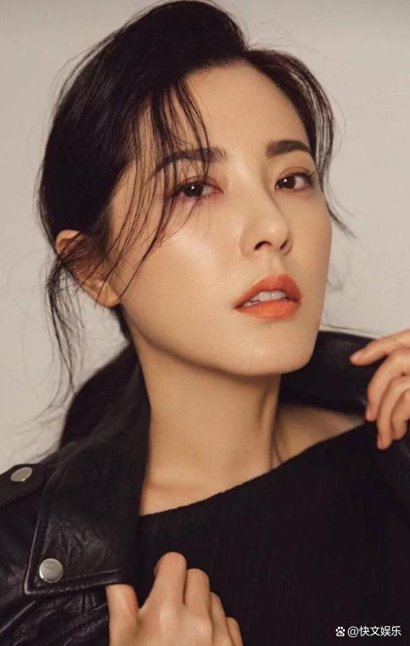 曾黎主持央视跨年晚会