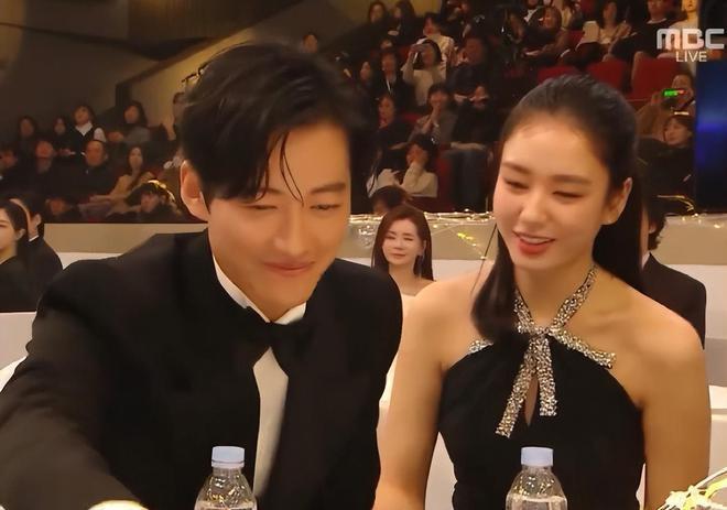 韩剧《恋人》创下新纪录，斩获9项大奖