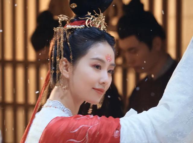 整容脸在古装剧有多垮？这就是张艺谋不用整容脸的原因吧