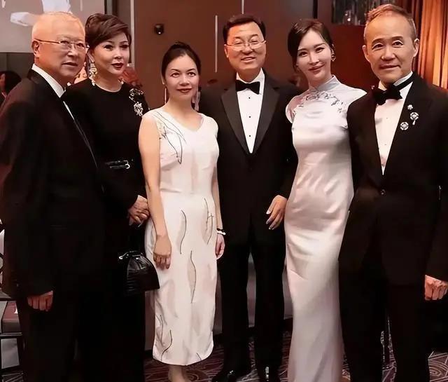 通过秀恩爱赚钱？吴千语被指翻版田朴珺