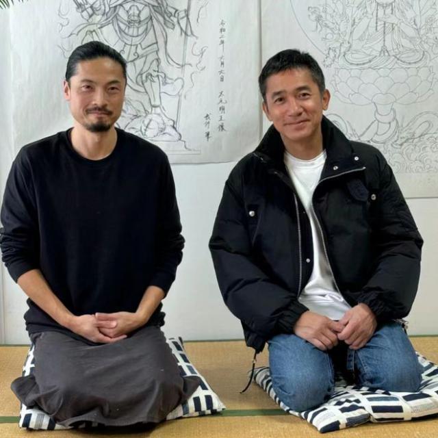 刘嘉玲晒近照与妈妈逛京都 梁朝伟认真看雕像