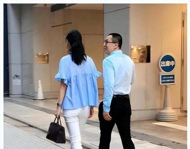 梁洛施透露自己的感情现状 仨儿子担心母亲太孤单