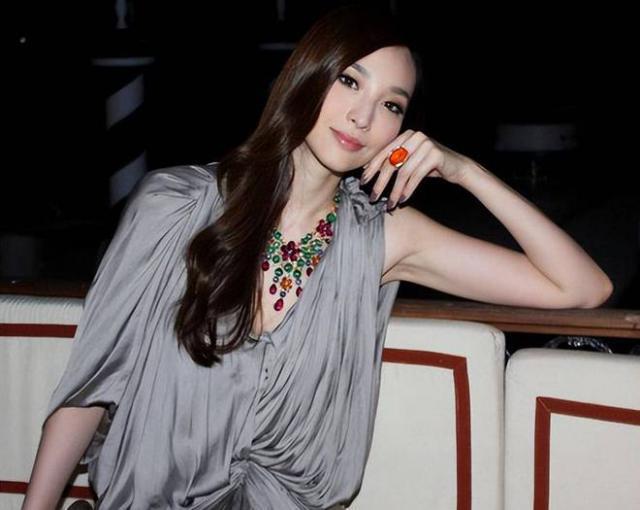 “九头身美女”吴佩慈豪门梦碎！男友纪晓波将被判刑