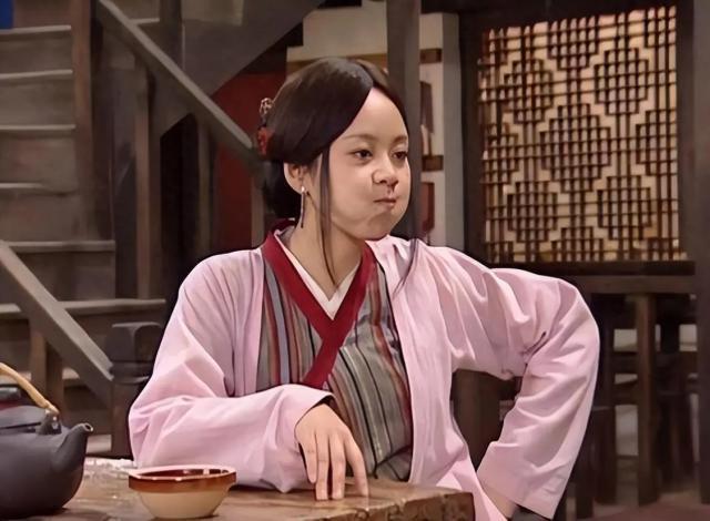 有种“整容”叫闫妮离婚，净身出户的前夫没变，她却像换个人