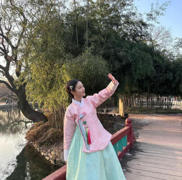 解除封印后的她太破格了！竟在节目中闻自己的脚气