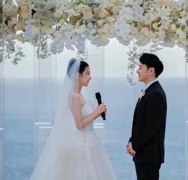 潘玮柏宣云结婚照片公开，新娘子现场数次落泪