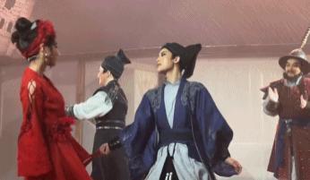 90后女顶流“老公姐”秒杀男星，背后藏着一个高人