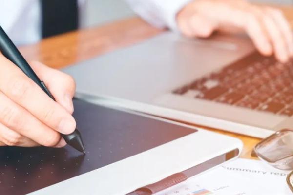 “离谱的AI扩图”火了！张张那叫一个出其不意