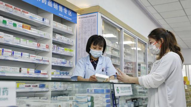 挣扎在县城药店的年轻人：把良心切掉，换月入三千？