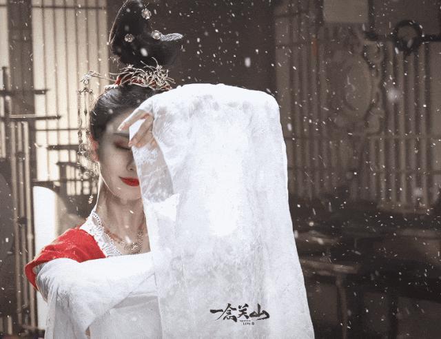 《一念关山》的女扮男装让这位新人出圈，戏外神似刘昊然