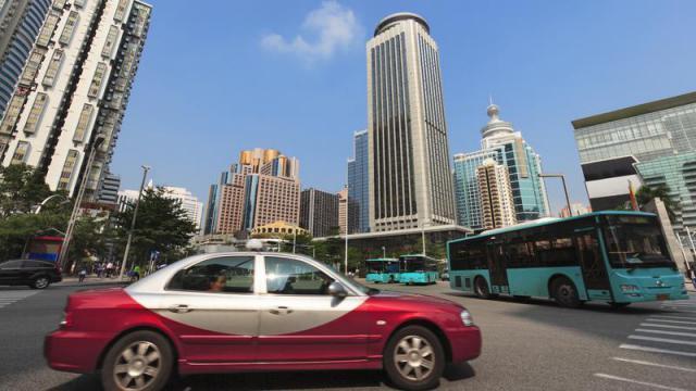 开了二十年出租车，他在老家买了两套房