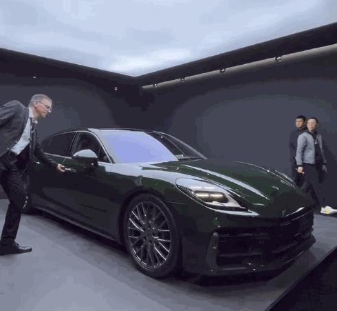 我们体验了比亚迪云辇全系，底盘舒适和驾控终于两全