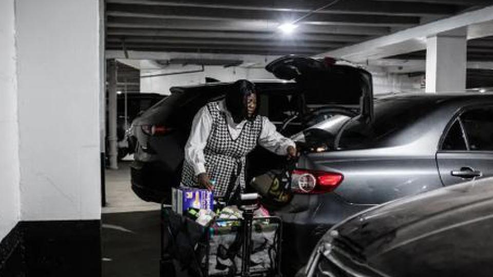 纽约百万富翁激增，其他人正在离开