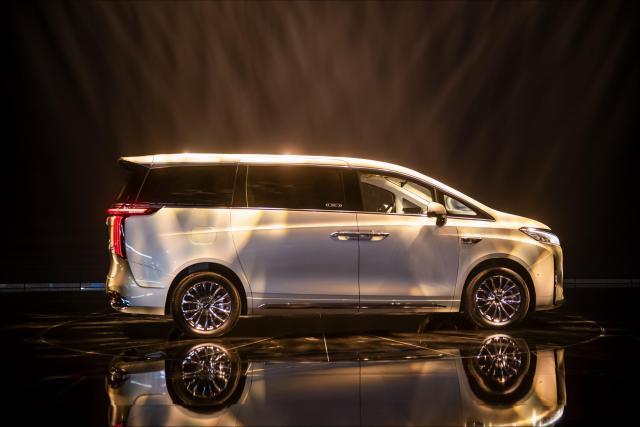 补齐续航短板，纯电MPV“围剿”燃油车