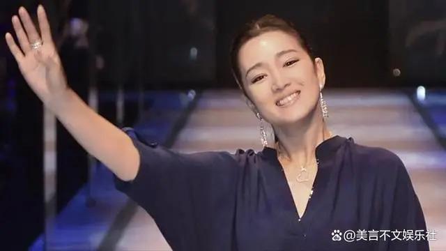 57岁演员三代定居美国，高调炫耀奢华生活，网友沉默了