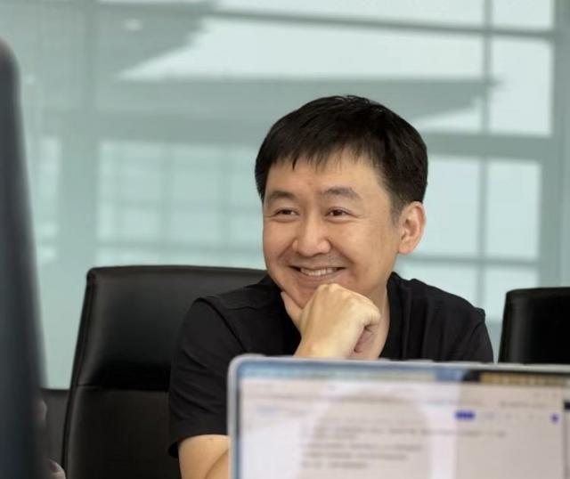 百川智能创始人王小川：OpenAI正尝试把1000万颗GPU连在一起