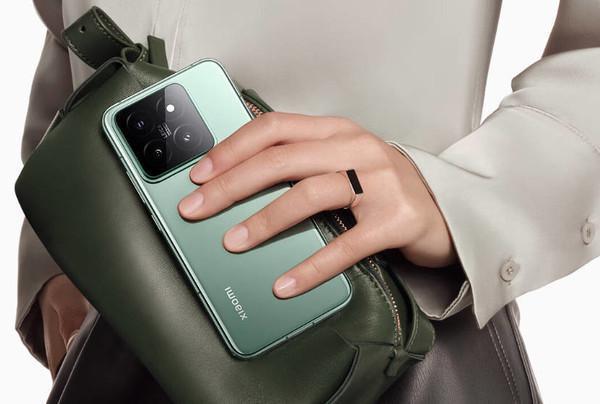 小米15手机曝光 配小尺寸高素质国产直屏 四边极窄！