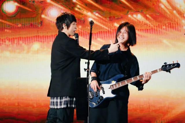 台娱力挺五月天，新裤子捅炸马蜂窝，张楚一句话教做人