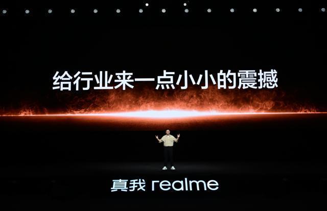 真我为何要当旗舰机卷王？我们和徐起聊了聊