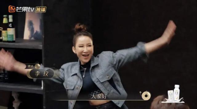 一句话都不说？以为她被孤立了…