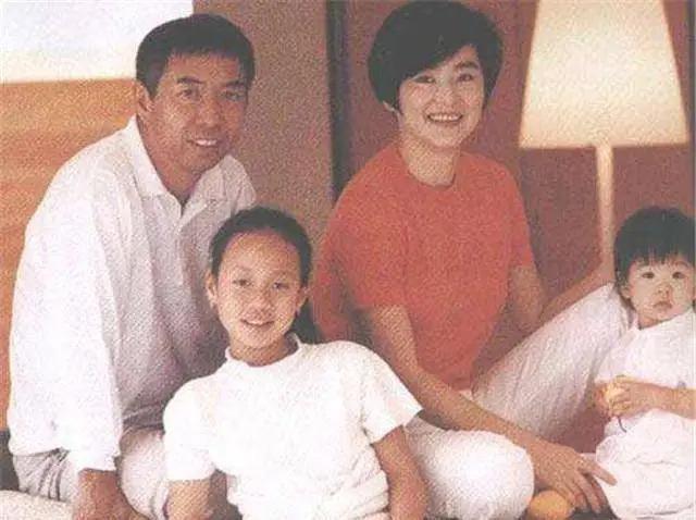 林青霞失散在大陆的亲姐姐，42年后姐妹重聚